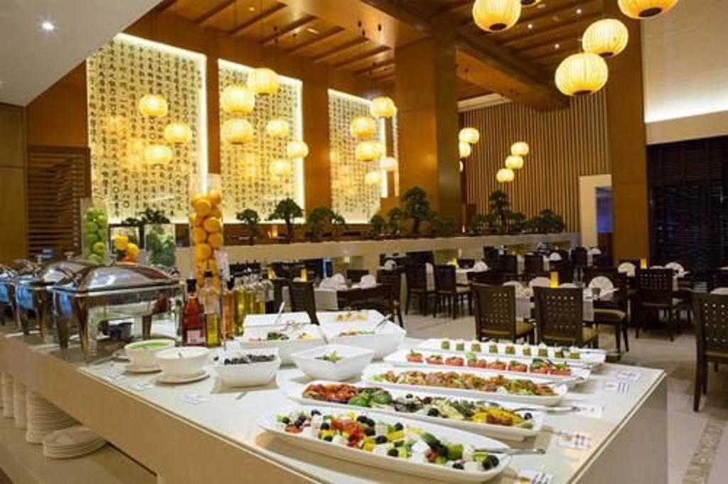 Asiana Hotel Дубай Экстерьер фото The restaurant at the hotel